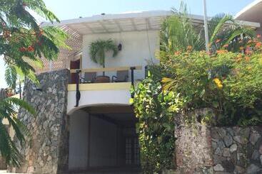 هتل Fort Burt