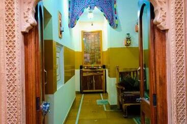 هتل Shanti Home