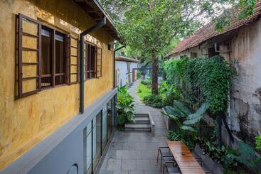 هتل The Postcard Mandalay Hall, Kochi