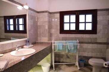 تختخواب و صبحانه Woburn Residence Club