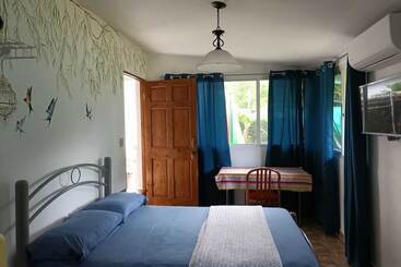 هتل Bed And Breakfast Little Italy