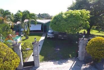 هتل Bed And Breakfast Little Italy