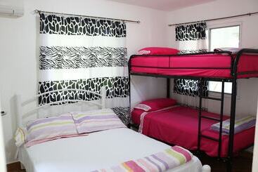 هتل Bed And Breakfast Little Italy