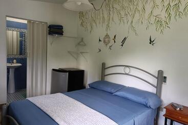 هتل Bed And Breakfast Little Italy
