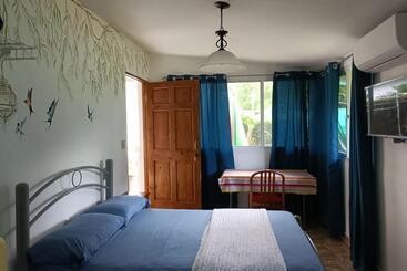 هتل Bed And Breakfast Little Italy