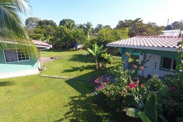 هتل Bed And Breakfast Little Italy
