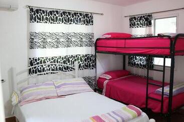 هتل Bed And Breakfast Little Italy