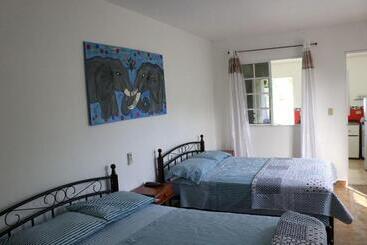 هتل Bed And Breakfast Little Italy