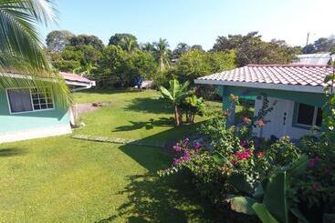 هتل Bed And Breakfast Little Italy