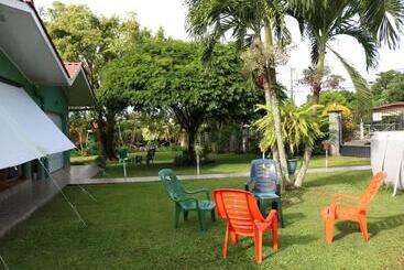 هتل Bed And Breakfast Little Italy