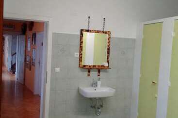 هتل Residence Muzica Bed And Breakfast