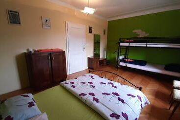 هتل Residence Muzica Bed And Breakfast