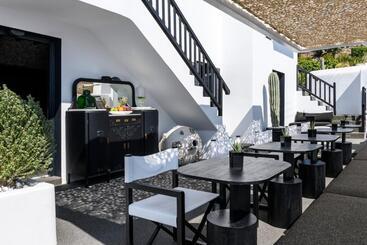 هتل She Mykonos Boutique