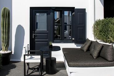 هتل She Mykonos Boutique