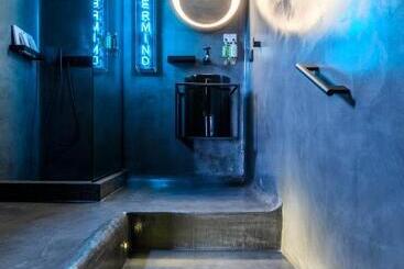 هتل She Mykonos Boutique