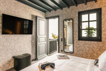 هتل She Mykonos Boutique