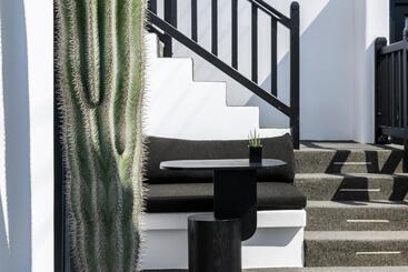 هتل She Mykonos Boutique