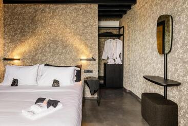 هتل She Mykonos Boutique