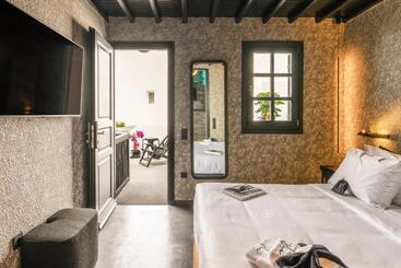 هتل She Mykonos Boutique