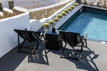هتل She Mykonos Boutique