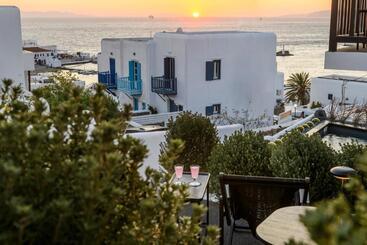 هتل She Mykonos Boutique