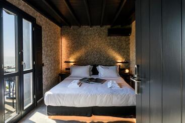 هتل She Mykonos Boutique
