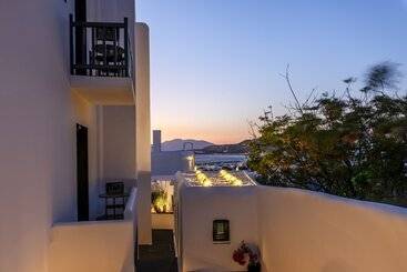 هتل She Mykonos Boutique