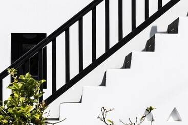 هتل She Mykonos Boutique