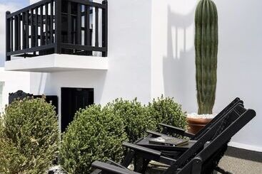 هتل She Mykonos Boutique