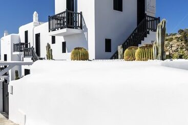 هتل She Mykonos Boutique