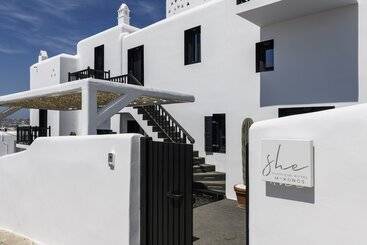 هتل She Mykonos Boutique