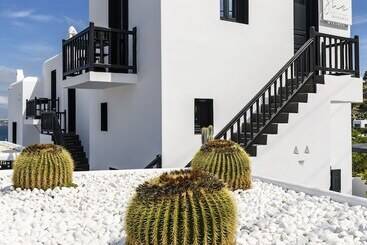 هتل She Mykonos Boutique