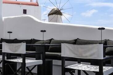 هتل She Mykonos Boutique