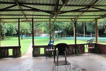هتل Waterfall Hostel