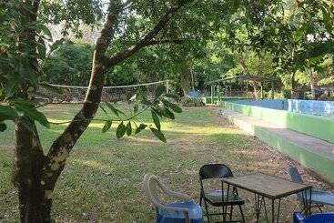 هتل Waterfall Hostel