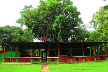 هتل Waterfall Hostel