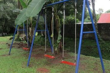 هتل Waterfall Hostel