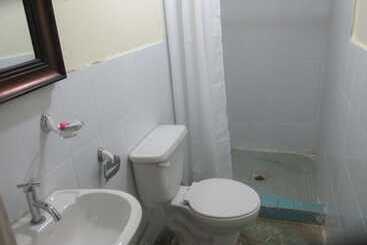 هتل Waterfall Hostel