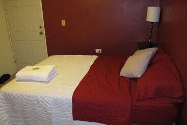 هتل Waterfall Hostel