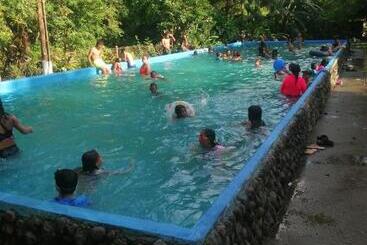 هتل Waterfall Hostel