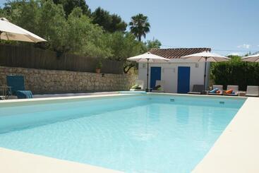 Finca La Higuera   Boutique B&b - Ontinyent