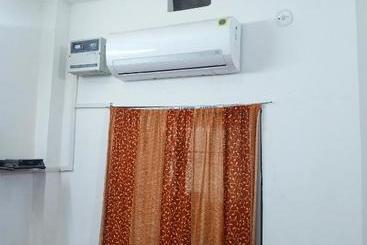 هتل Chinta Haran Rest House