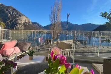 هتل Luxury Suites Rocopom   Lake Front