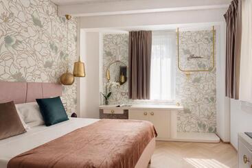 هتل Luxury Suites Rocopom   Lake Front