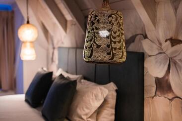 هتل Luxury Suites Rocopom   Lake Front