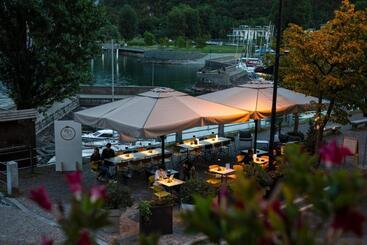 هتل Luxury Suites Rocopom   Lake Front