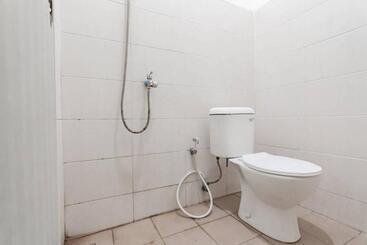 Reddoorz Syariah At Hotel Tiga Er Near Karawang Central Plaza