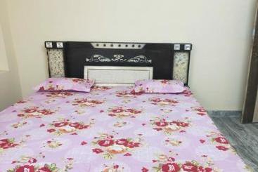 هتل Spot On 73721  Sunitraj Palace