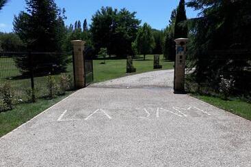 تختخواب و صبحانه Domaine La Jam