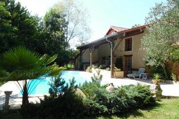 تختخواب و صبحانه Domaine La Jam